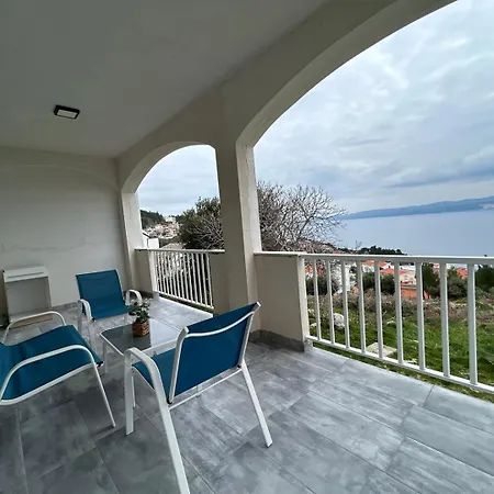 Anchor In Near Omis Apartman Stanići